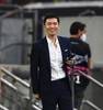 米体：击败拉齐奥后，张康阳出现在国米更衣室为球队送上祝贺