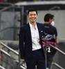 米体：击败拉齐奥后，张康阳出现在国米更衣室为球队送上祝贺
