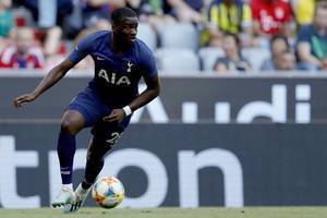 记者：马竞有意租借恩东贝莱，罗马和那不勒斯也感兴趣
