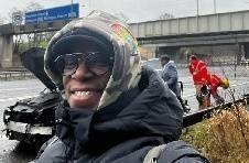 笑对生活😀上班路上遇车祸，伊恩-赖特忍不住大笑并晒照
