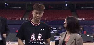 杜锋乱入赛后采访把赵睿整蒙了 当事记者：看见杜指导慌了几秒