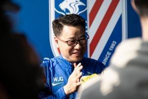足球报:若二转前无法偿还欠款,申花很可能会陷入绝境