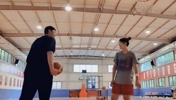 一分险胜！李月汝晒和男友赵义明PK篮球