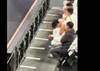 🎥赵睿昨日下场后情绪失控 怒摔水瓶发泄