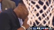 NBA球员在场边都喜欢吃啥？库里真是爆米花不离手啊！