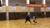周杰伦和林书豪一对一斗牛，杰伦的这个攻防节奏令人窒息