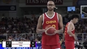 类似当年火箭海耶斯投姿！李凯尔罚球投篮不需要辅助手😆